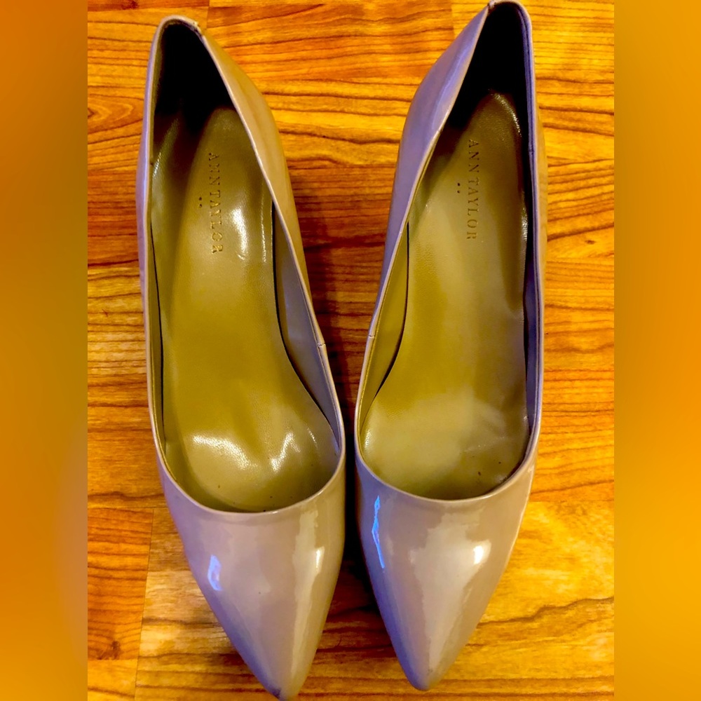 Ann Taylor classic pump
